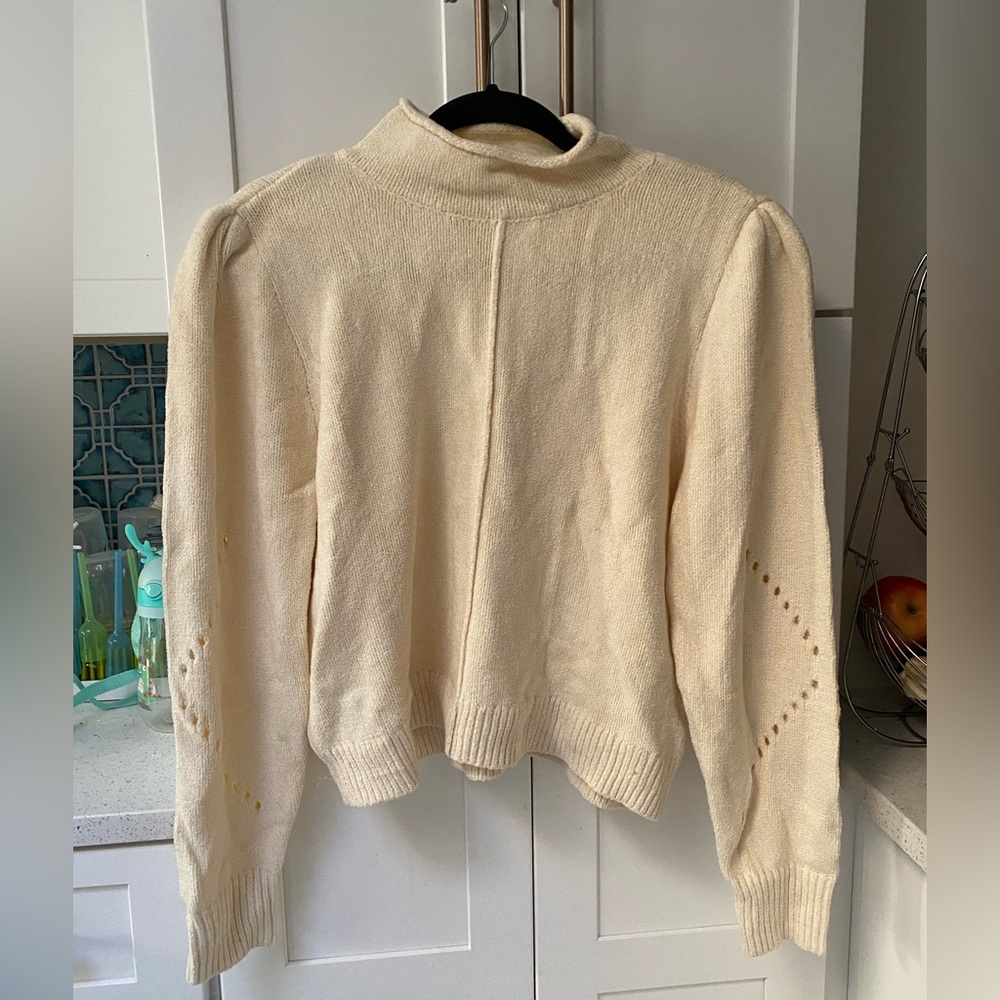 Aritzia Wilfred cream colored sweater
